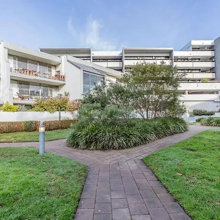 Howitt Place Apt Minutes To Parliamentary Triangle Kingston Exterior photo