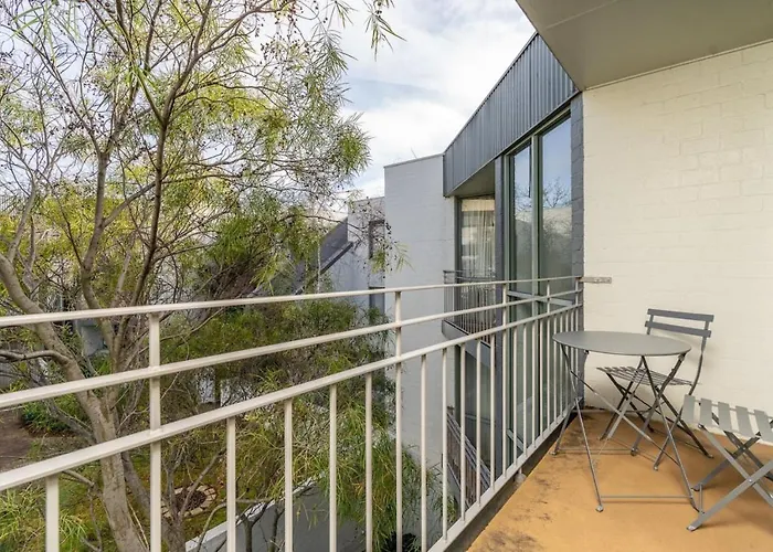 Howitt Place Apt Minutes To Parliamentary Triangle