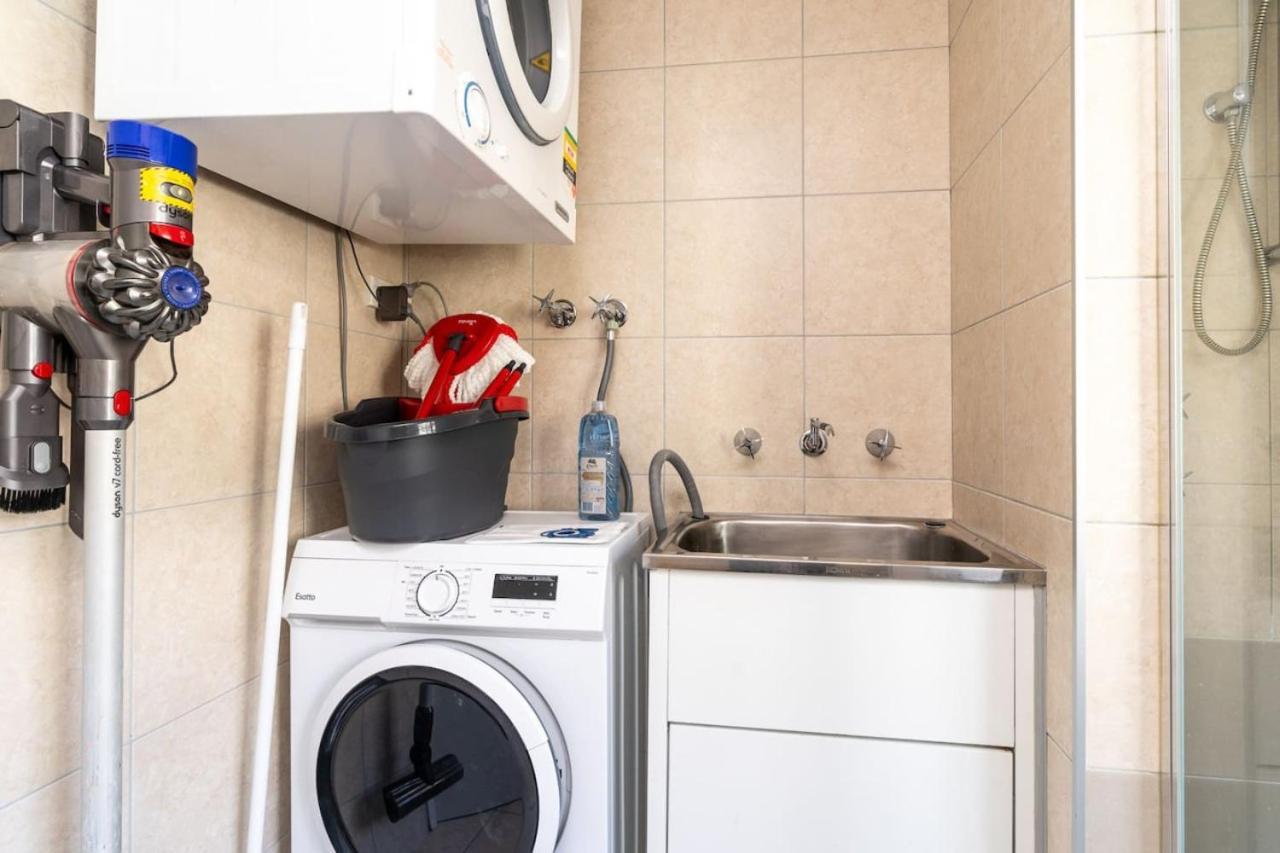 Howitt Place Minutes To Parliamentary Triangle Apartment *