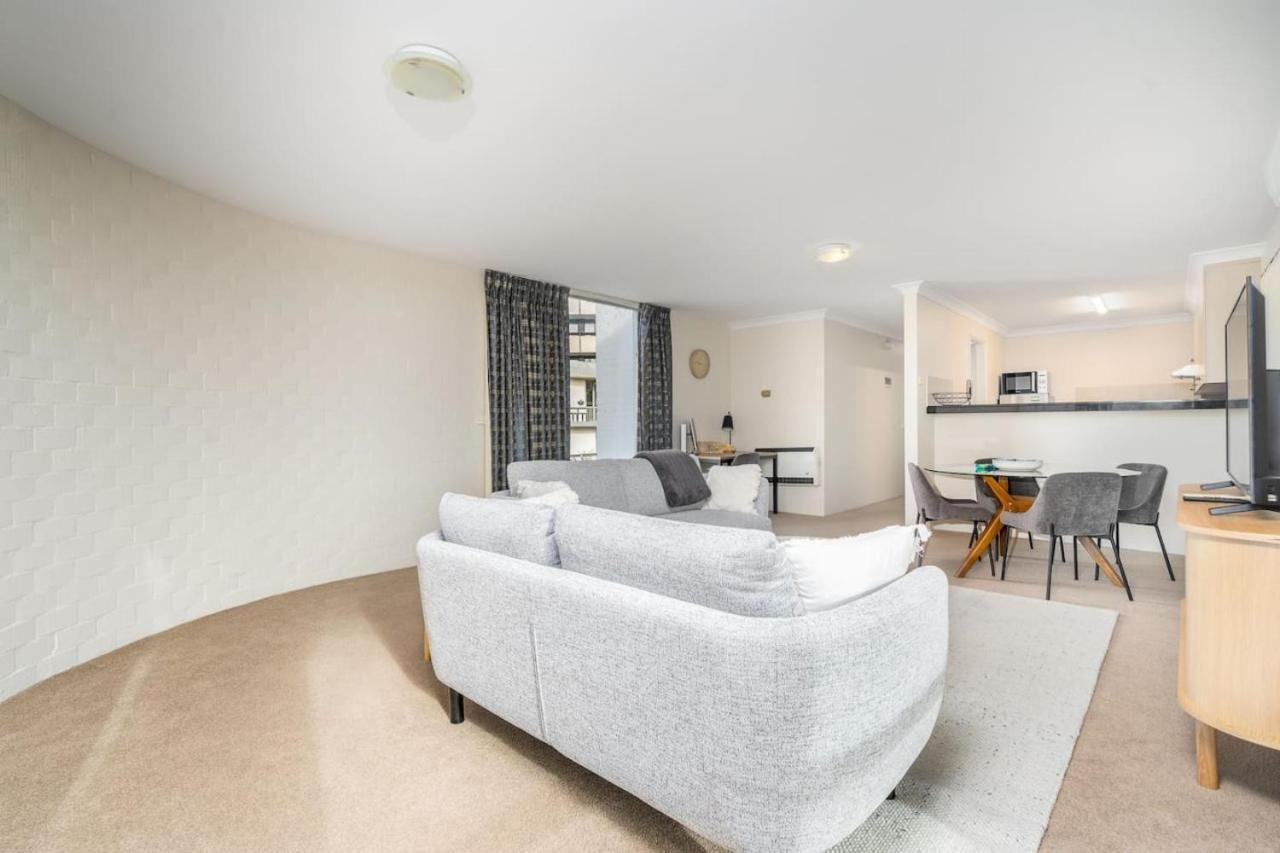 Apartment Howitt Place Minutes To Parliamentary Triangle Kingston